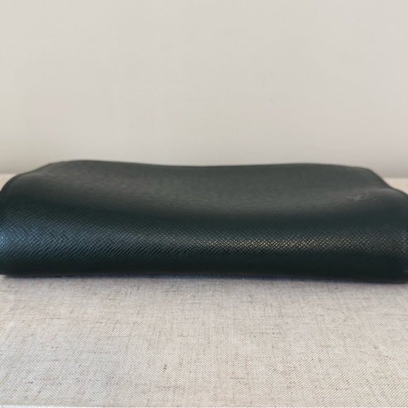 Louis Vuitton Vintage Green Taiga Pochette Orsay Clutch - Picture 5 of 16